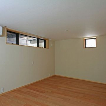 半地下の主寝室