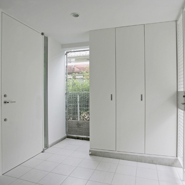 外部収納のあるポーチ