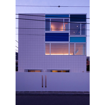 東京タワーと桜の見える家ー東側外観(夕景)