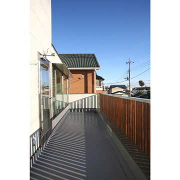 木格子手すりのバルコニー