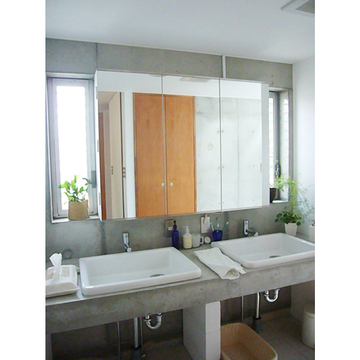 手洗い器がふたつある洗面脱衣室