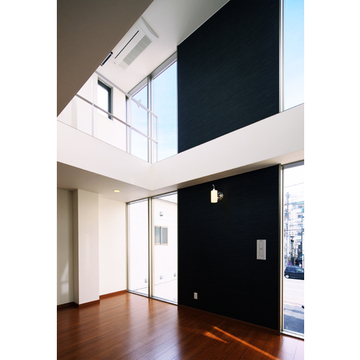 リビングの吹き抜けアクセント壁