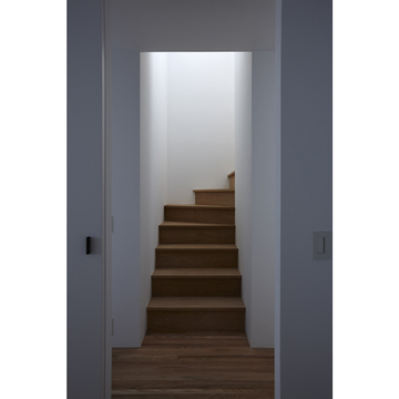 静かな印象の階段