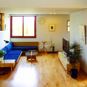 外が見える快適なソファーコーナー