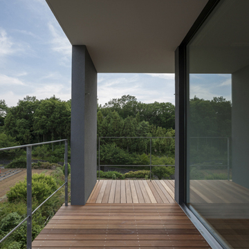 室内と室外の要素を併せ持ったバルコニー