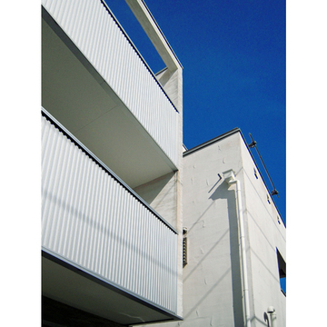 バルコニーの陰影