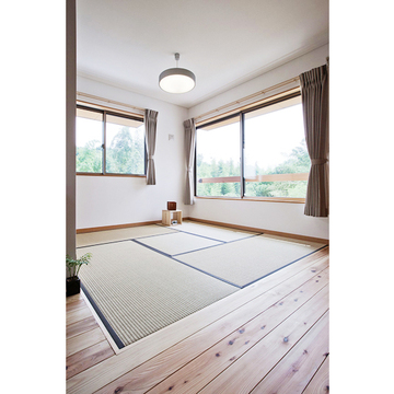 タタミ敷のため、窓の高さを少し下げて開放感を確保したMBR