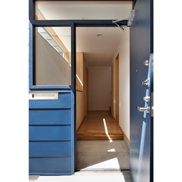 ハイサイドライトのある玄関ホール