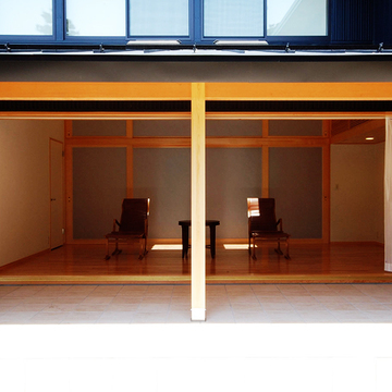 テラスからゆるやかに繋がるリビングと光