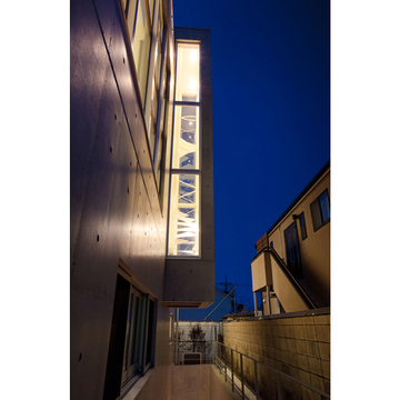 屋上へと昇る螺旋階段