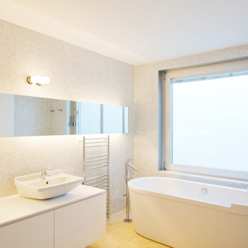 スタンド浴槽のある洗面室