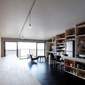 最上階天井裏を利用した勾配天井の開放空間