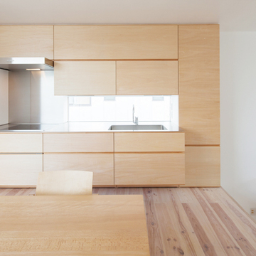 足下を浮かせたキッチンカウンター