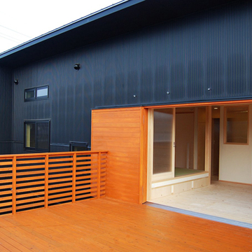 リビング〜外部デッキの全開放木製引戸