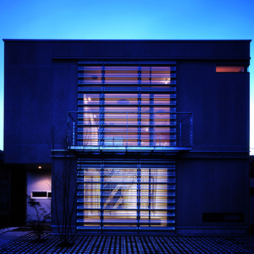 プライバシーを確保した上で美しい夜景を演出する