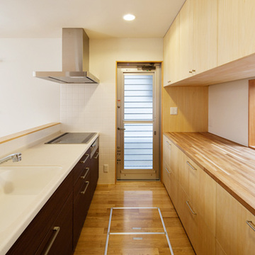 カウンターが並ぶキッチン