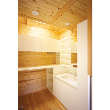 自然光の入る洗面脱衣・家事室