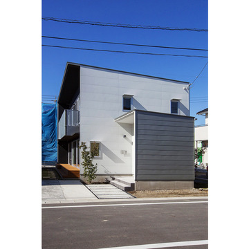 サイディングとガルバリウム鋼板横葺きの外壁