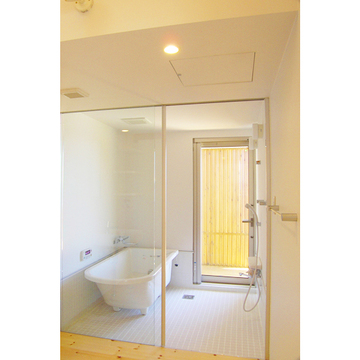 海と繋がったバスルーム