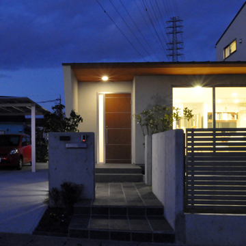 アプローチの夜景