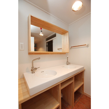 IKEAで組み立てるポップな洗面台