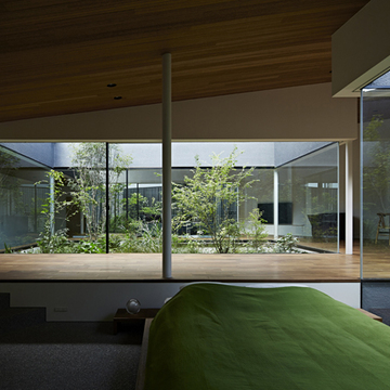 シームレスに繋がる空間に置かれたベッドスペース