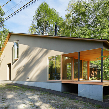 三角屋根と三角の出窓