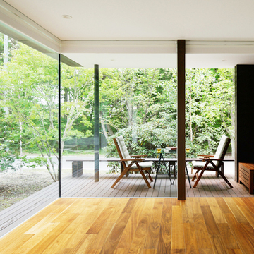 テラスへとつながるフローリング