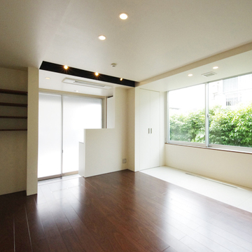 土間蓄熱暖房を採用したリビングダイニング