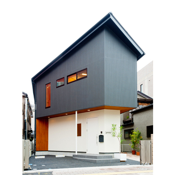 素材の組み合わせで表情あるエントランスに