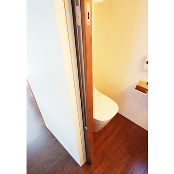 床下蓄熱暖房で暖かいトイレ