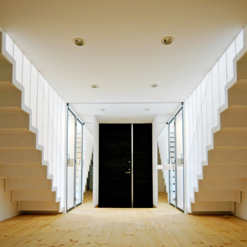 親世帯のリビングと二つの階段