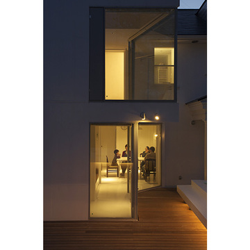 やわらかい間接照明で一家団欒