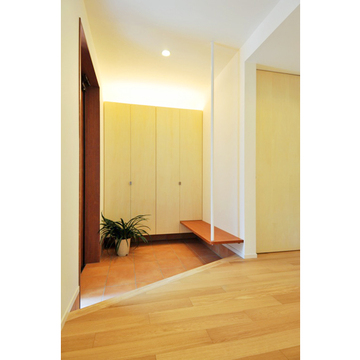 気をふんだんに使った玄関スペース