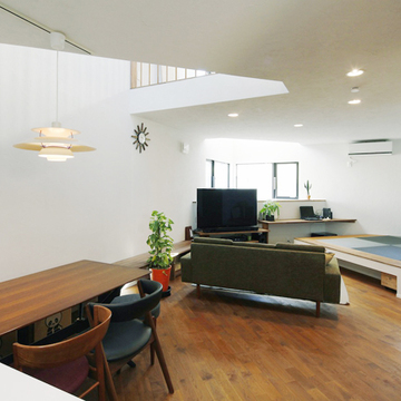 作り付け収納を設置したリビング