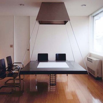 リノベーションを機にテーブルの足を軽やかに