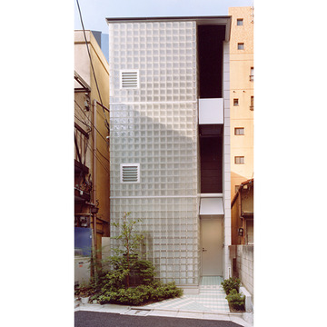 ガラスブロックの光の壁に通風を確保