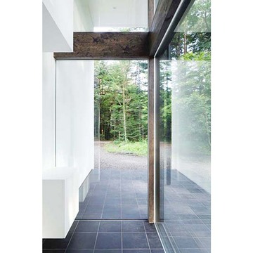 視野が広がるL字方向の窓