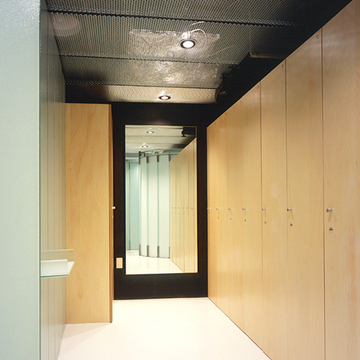 全身鏡が嬉しいロッカールーム