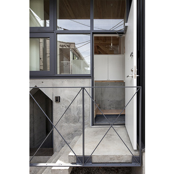 敷地10坪に7層からなる住宅ーエントランス