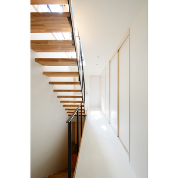 圧迫感を感じさせない階段