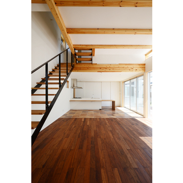 ダークブラウンの無垢フローリング