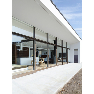 全面窓で自然光を取り込む家