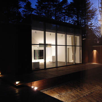 ライトアップされたギャラリー