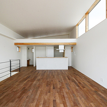 無垢フローリングのリビングダイニング