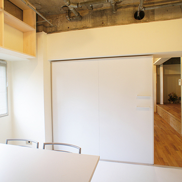 間仕切りを動かせば部屋の印象もガラリ