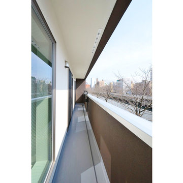 横幅を確保したバルコニー