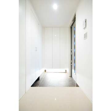 容量たっぷりの収納を設置した玄関