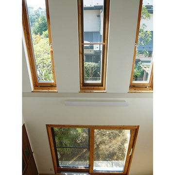 光を取り込むスリット窓