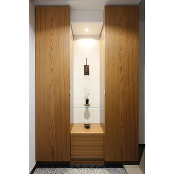 収納棚もお洒落にきめる玄関ホール